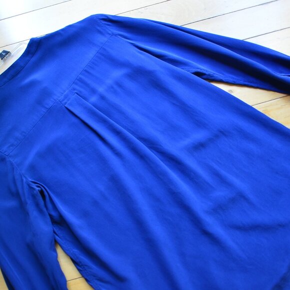 Vince 100% silk Blouse Size 2 Navy - Picture 10 of 10